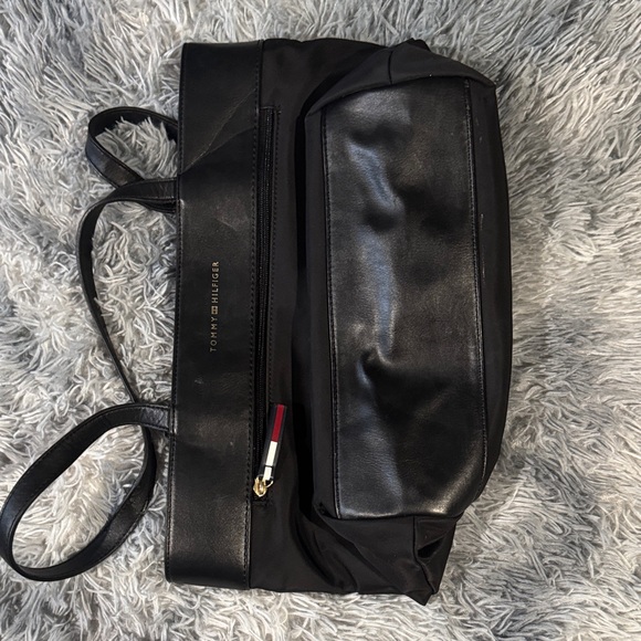 Tommy Hilfiger Elegant Black Tote - Picture 5 of 8
